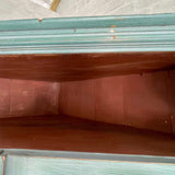 Hjørneskab (vitrine) Hjørneskab (vitrine)