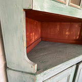 Hjørneskab (vitrine) Hjørneskab (vitrine)