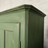 Klædeskab med bøjlestang Klædeskab med bøjlestang