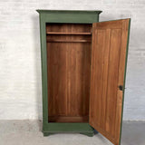 Klædeskab med bøjlestang Klædeskab med bøjlestang