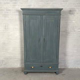 Klædeskab med bøjlestang Klædeskab med bøjlestang