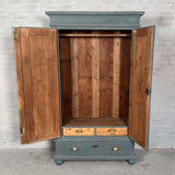 Klædeskab med bøjlestang Klædeskab med bøjlestang