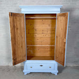 Klædeskab med bøjlestang Klædeskab med bøjlestang