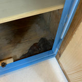 Sengebord Sengebord lyseblåt close up indvendig