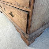 Barokskab/vitrine Barok chatol close up