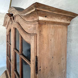 Barokskab/vitrine Barok chatol close up top højre side