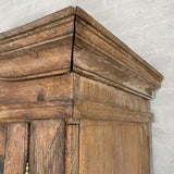 Barokskab/vitrine 2-delt barok vitrineskab egetræ close up top højre side