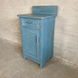 Sengebord Sengebord lyseblåt fra højre side