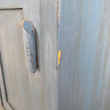 Sengebord Sengebord lyseblåt close up låge