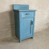 Sengebord Sengebord lyseblåt fra venstre side