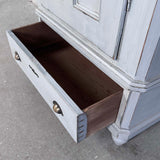 Klædeskab med bøjlestang