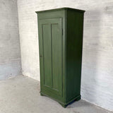 Klædeskab med bøjlestang