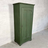 Klædeskab med bøjlestang