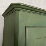 Klædeskab med bøjlestang