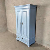 Klædeskab med bøjlestang