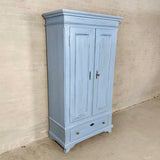 Klædeskab med bøjlestang