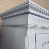 Klædeskab med bøjlestang