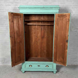 Klædeskab med bøjlestang