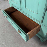 Klædeskab med bøjlestang