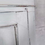 Klædeskab med bøjlestang og knager