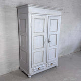 Klædeskab med bøjlestang og knager