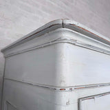 Klædeskab med bøjlestang og knager