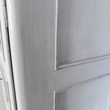 Klædeskab med bøjlestang og knager