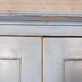 Klædeskab med bøjlestang