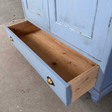 Klædeskab med bøjlestang