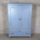 Klædeskab med bøjlestang