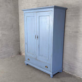 Klædeskab med bøjlestang