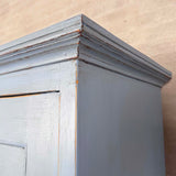 Klædeskab med bøjlestang