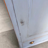 Klædeskab med bøjlestang