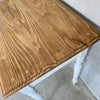 Sidebord med skuffe hvid close up bordplade