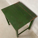 Sidebord grønt oppe fra