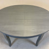Ovalt spisebord grå close up bordplade