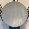 Ovalt spisebord grå med stole bordplade